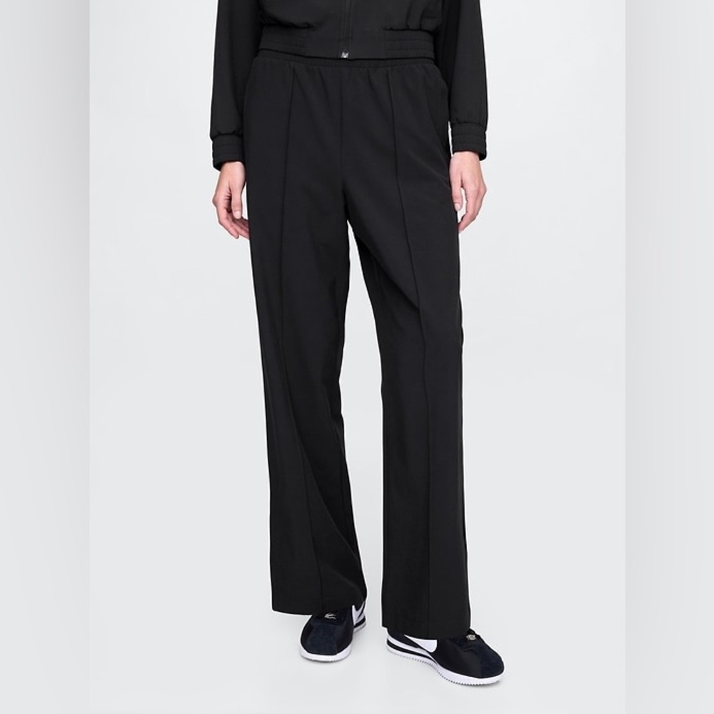 GapFit Tech High Rise Split-Hem Pants
Size Small Tall